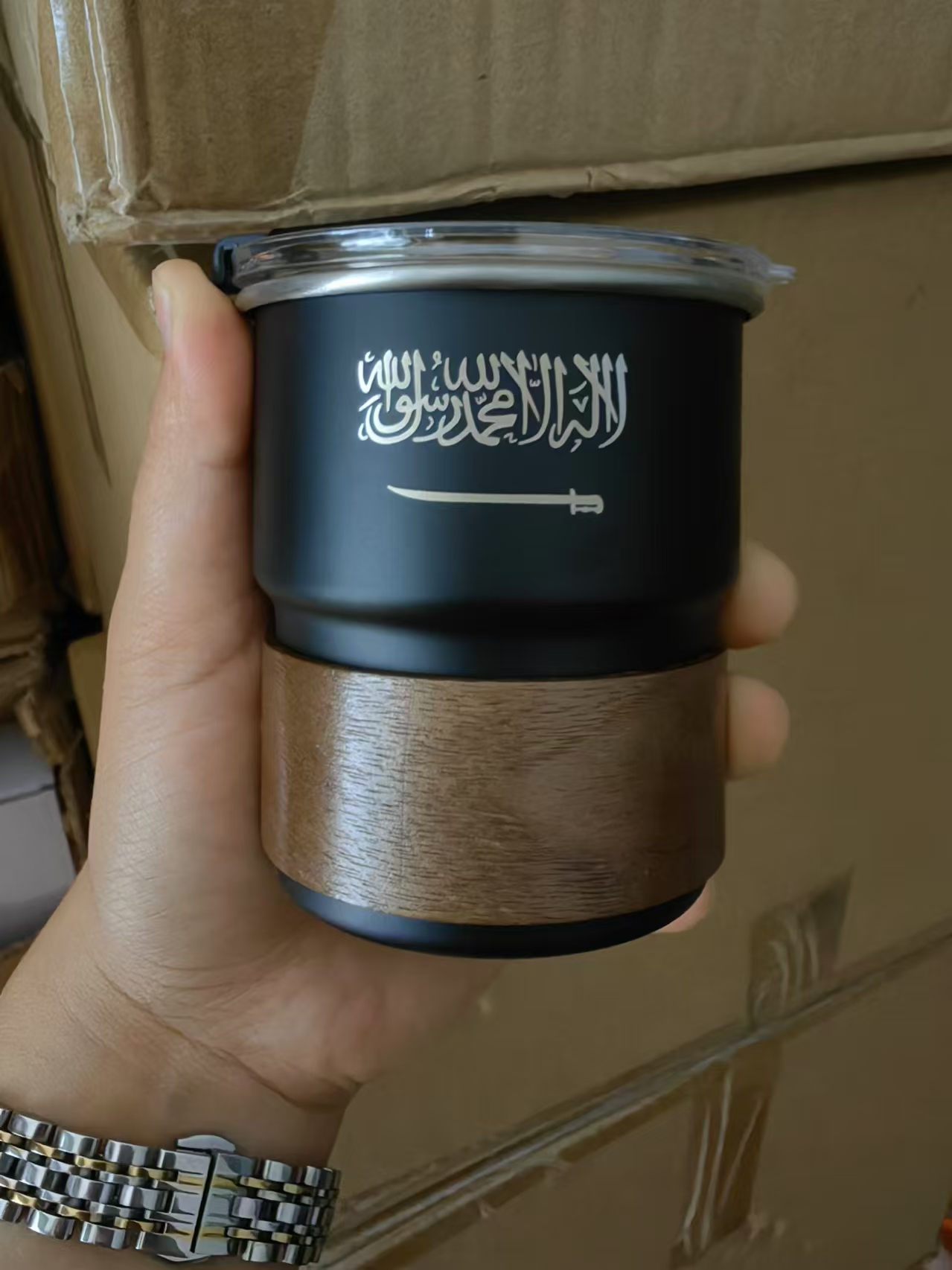 Coffee Equipment Camping - Флаг Саудовской Аравии с логотипом, чашка